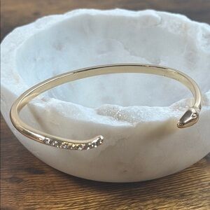 Elegant Gold Bracelet with Crystal Accents